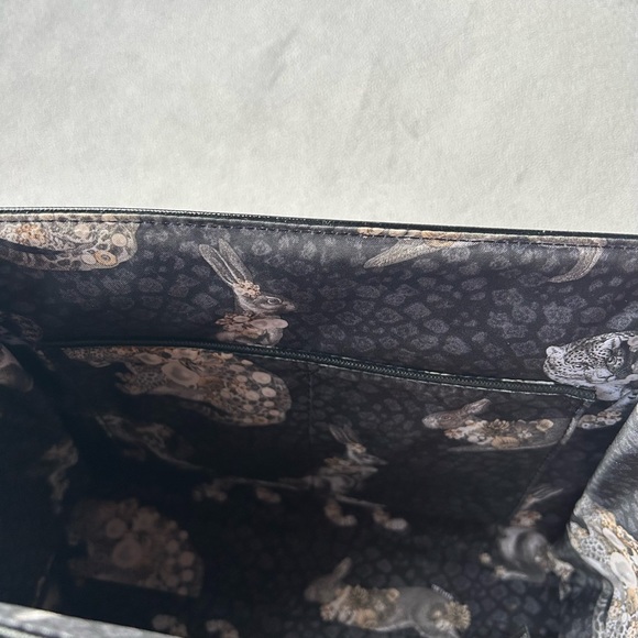 Ted Baker ~ Faux Leather Tote with Top Handle ~ Black with Rose Gold Hardware - Picture 6 of 17